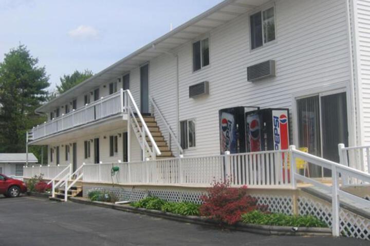 Knotty Pine Motel