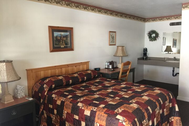 Rustic Inn Motel
