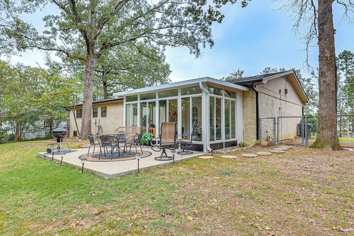 Sunroom & Yard: Charming Hot Springs Home!