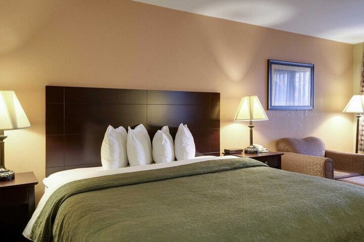 Room 13 of 32