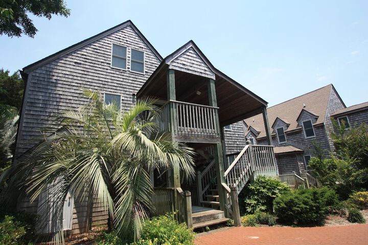 Courtyard Villas on Silver Lake Harbor