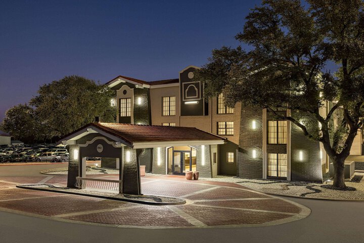 Hotel 4 of 32