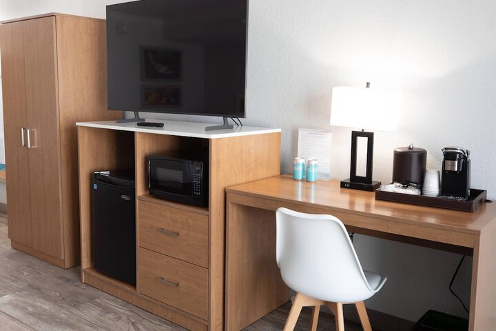 Dolphin Sands Clearwater Beach an Ascend Collection Hotel