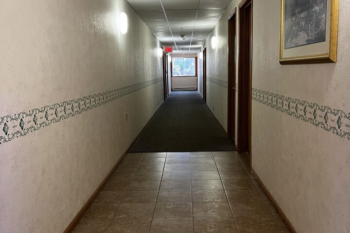 Ballroom/Hall 28 of 29
