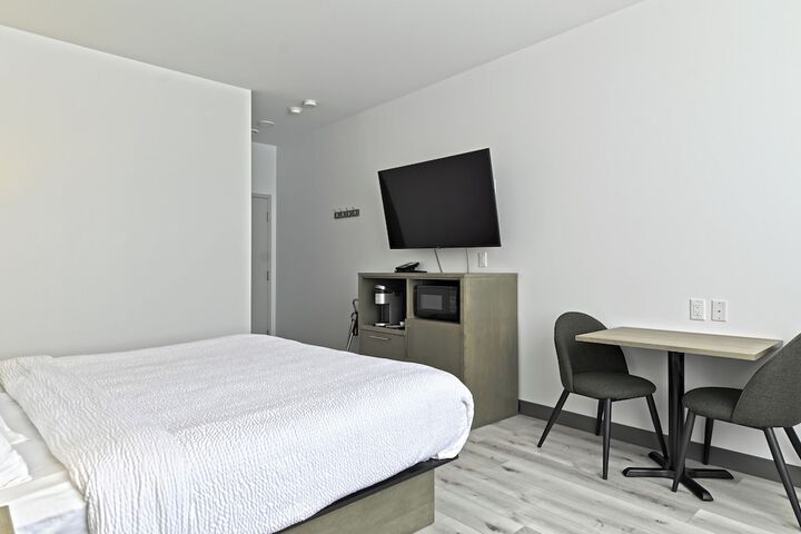 Room 10 of 11