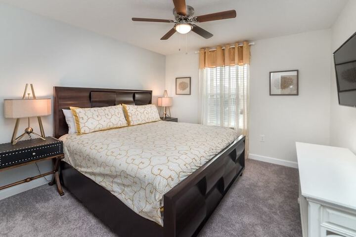 Room 12 of 18
