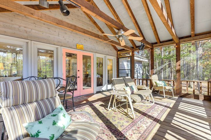 Secluded Hamilton Cabin Retreat w / Private Lake!