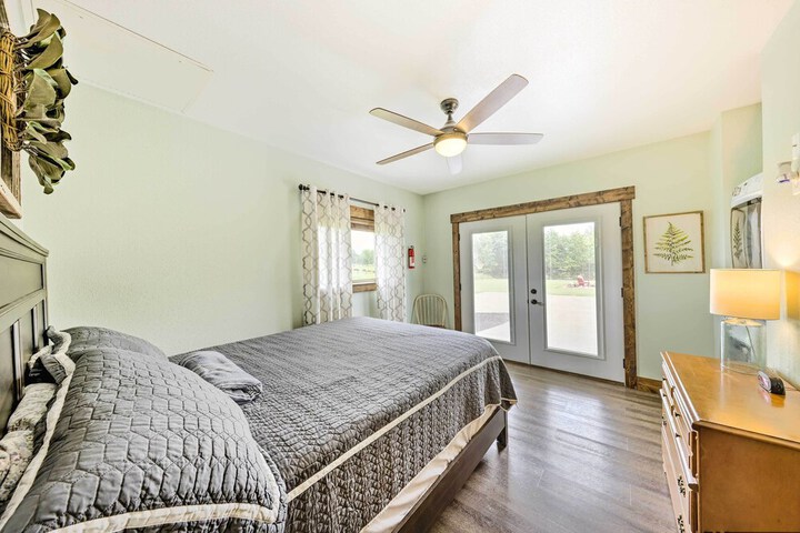 Waterfront Missouri Escape w / Private Pond & Dock!