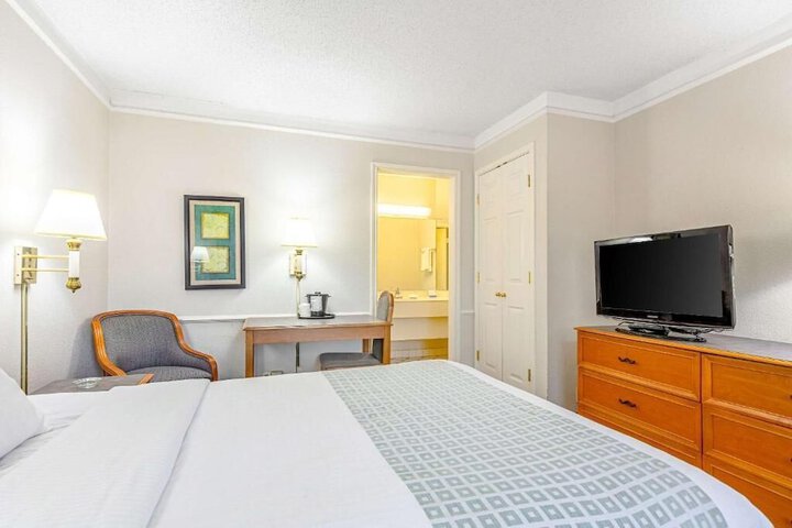 Room 12 of 26