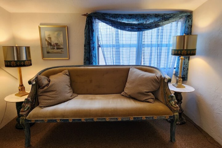 Room 59 of 104