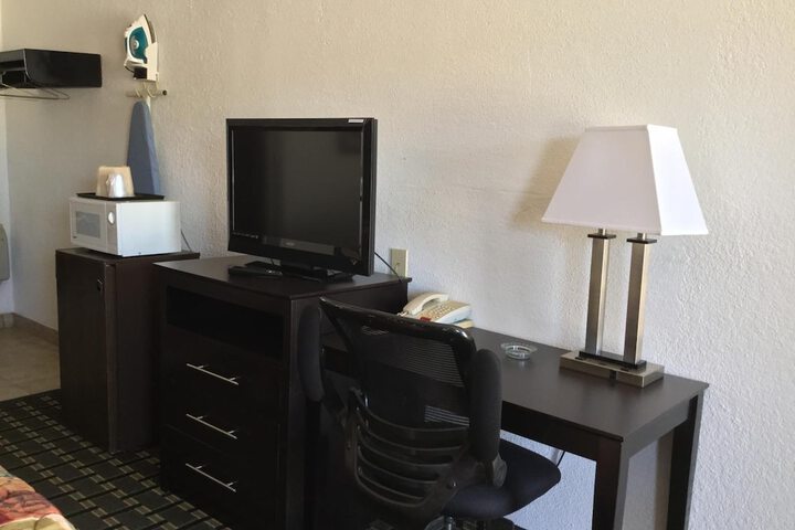Room 10 of 32