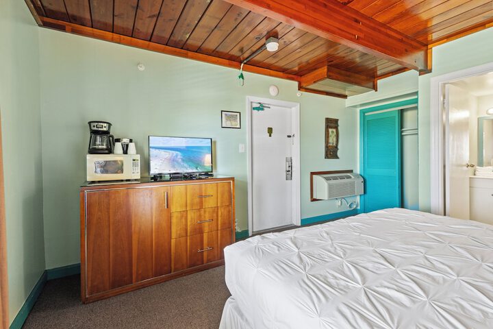 Room 32 of 70