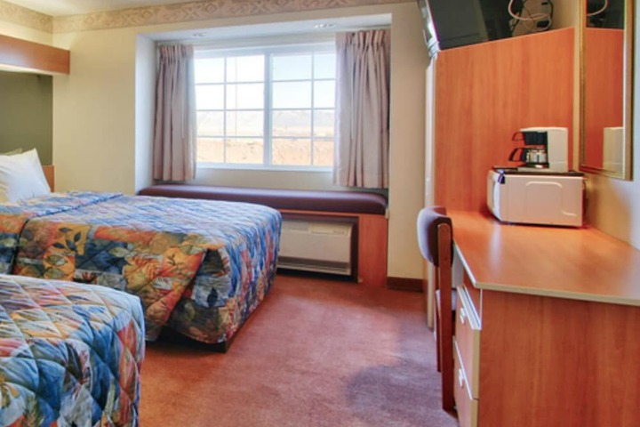 Western Skies Inn & Suites