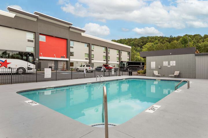 Best Western Plus Cleveland Inn & Suites
