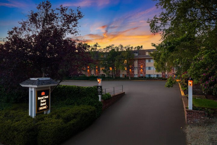 Royal Scot Hotel & Suites Trademark Collection by Wyndham