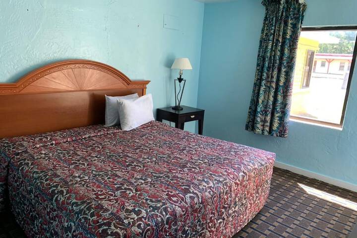 Room 13 of 22