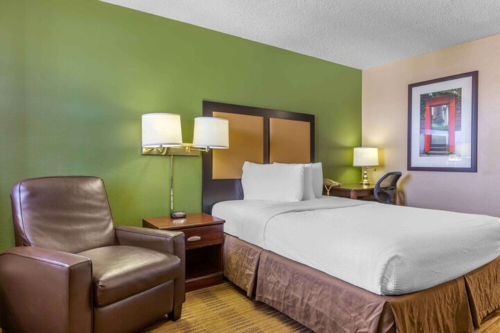Room 14 of 28