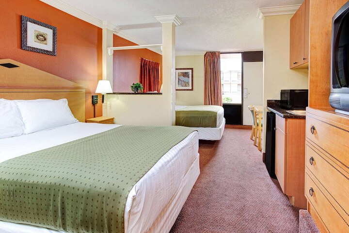 Room 35 of 40