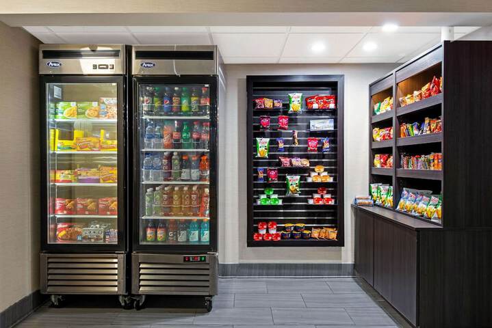 La Quinta Inn & Suites by Wyndham New Cumberland-Harrisburg