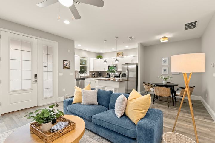NEW Canopy Cabana Luxury Downtown Apt