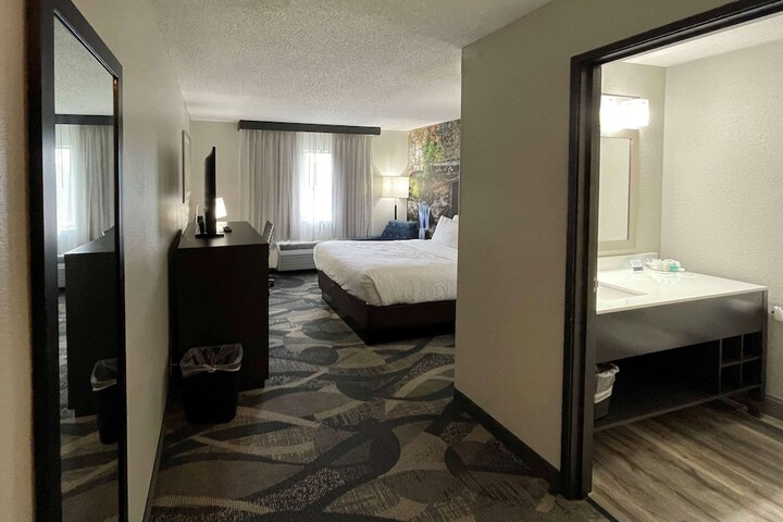 Room 32 of 56