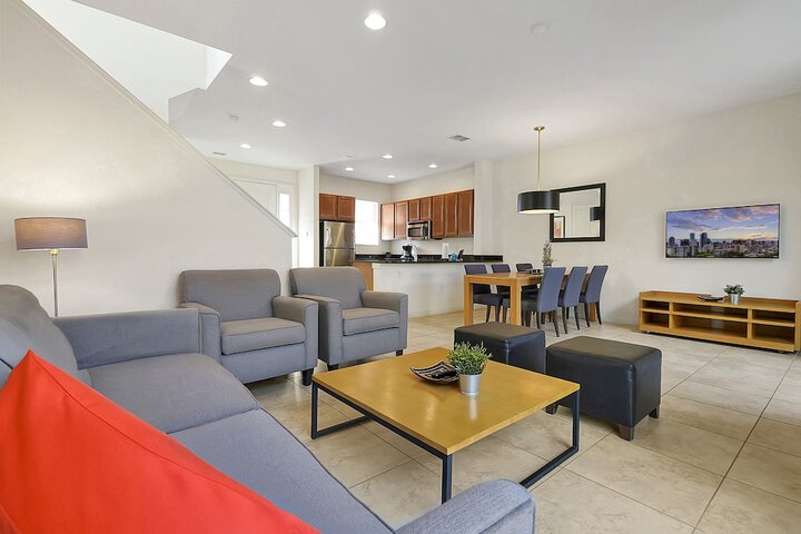 Regal Oaks Resort Vacation Townhomes by IDILIQ
