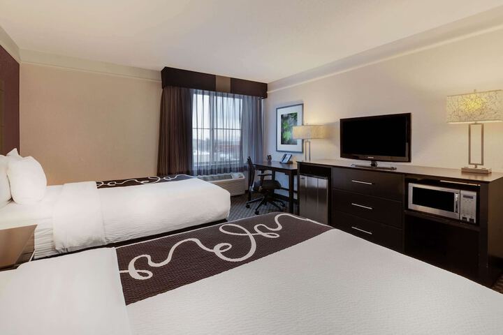 La Quinta Inn & Suites by Wyndham Detroit Utica