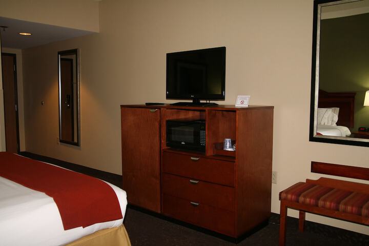 Room 8 of 40