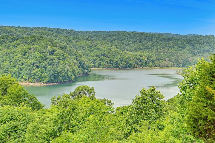 Dale Hollow Cottage w / Covered Porch & Lake Views!
