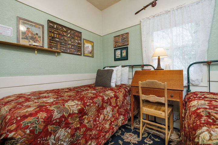 Room 15 of 82