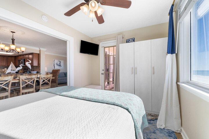Room 15 of 33