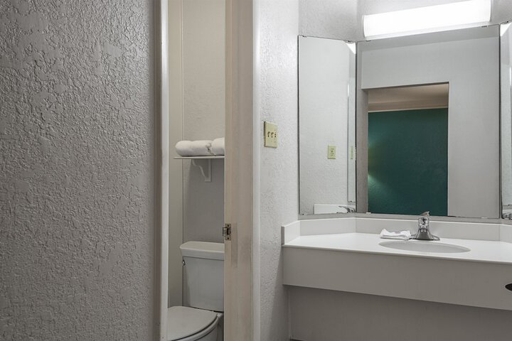 Room 26 of 48