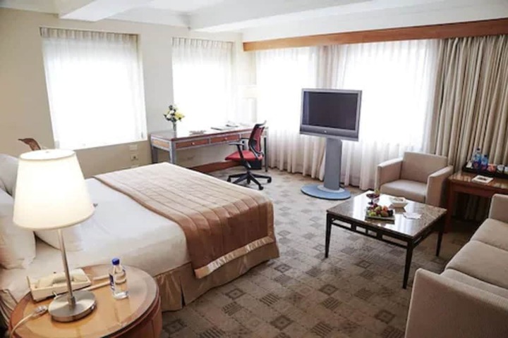 Room 9 of 70