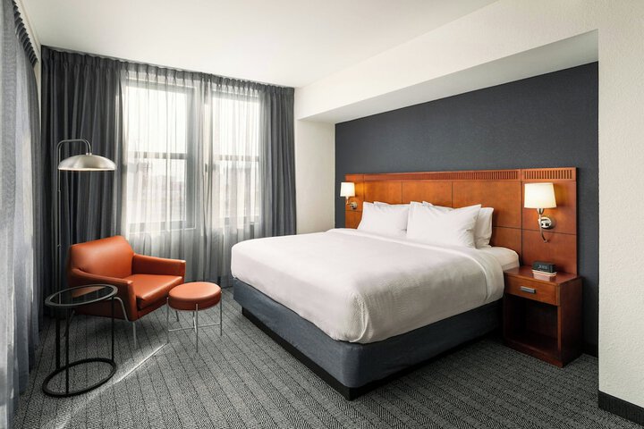 Courtyard by Marriott St. Petersburg Downtown