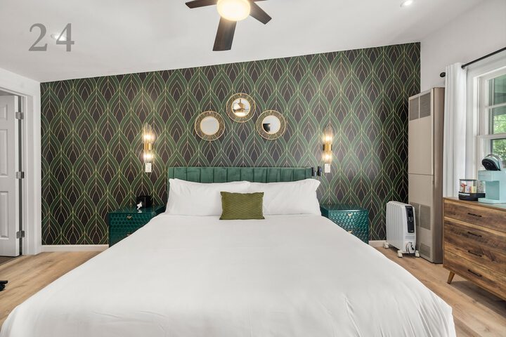 CedarWood Inn