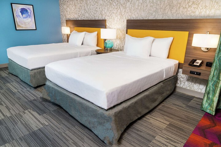 Room 32 of 46