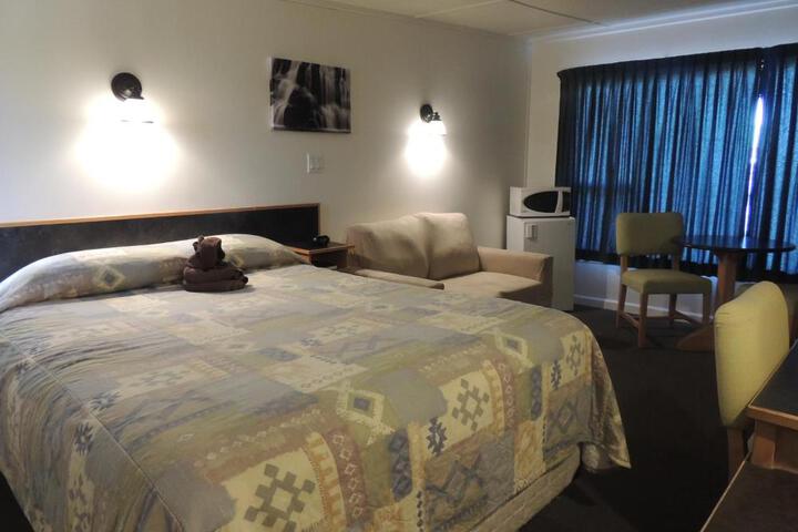 100 Mile Motel & RV Park