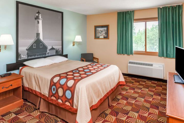 Room 6 of 14