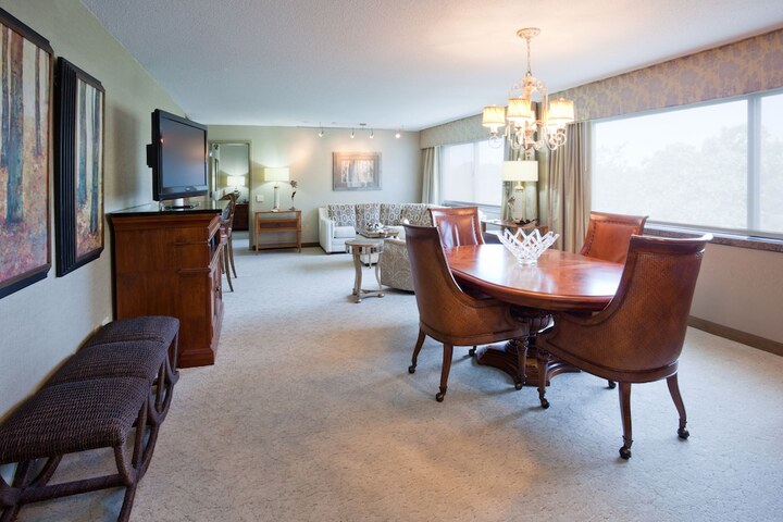 Room 42 of 107