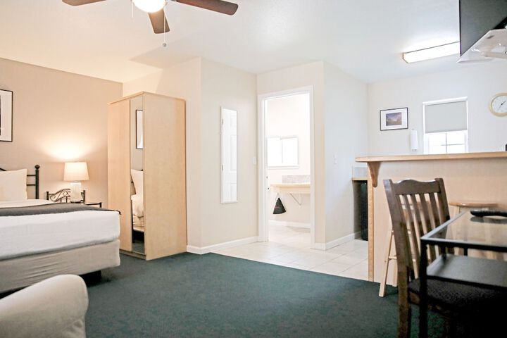 Room 25 of 100