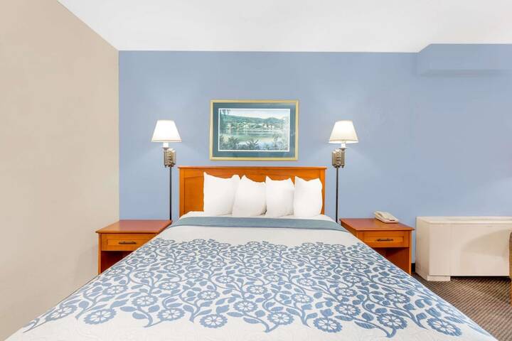 Room 5 of 17