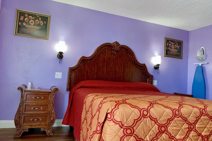 Room 17 of 42