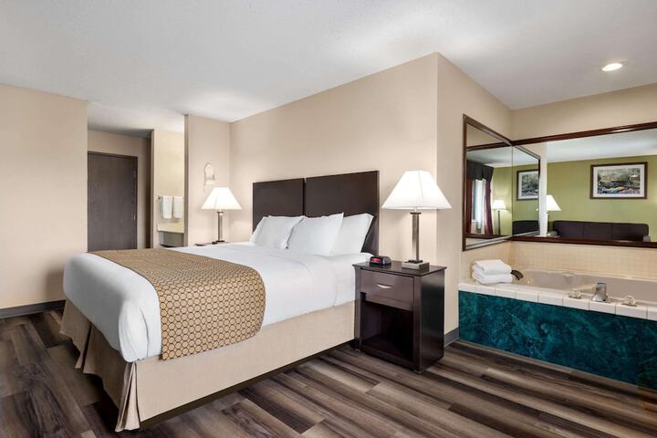 Room 18 of 25