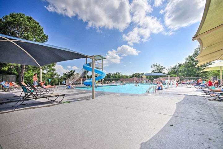 Bella Vista Home w / Deck + Trails: on Golf Course!