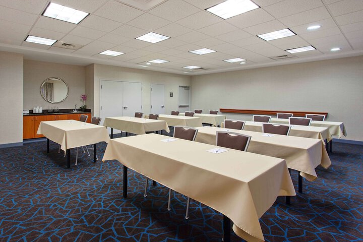 Hampton Inn & Suites Clovis-Airport North