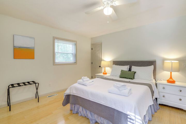 Home w / Trail Access & Fire Pit in Bella Vista!
