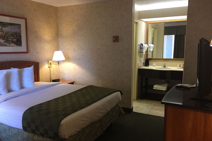 Room 16 of 38