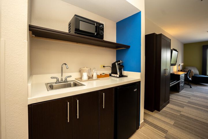 Holiday Inn Express & Suites Deer Park by IHG