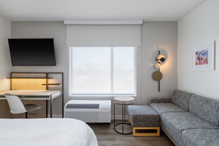 Room 27 of 40