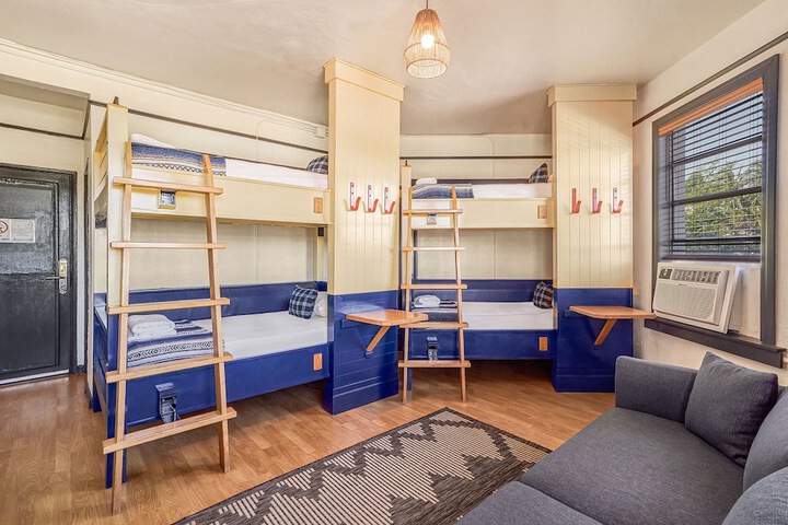 Room 47 of 61